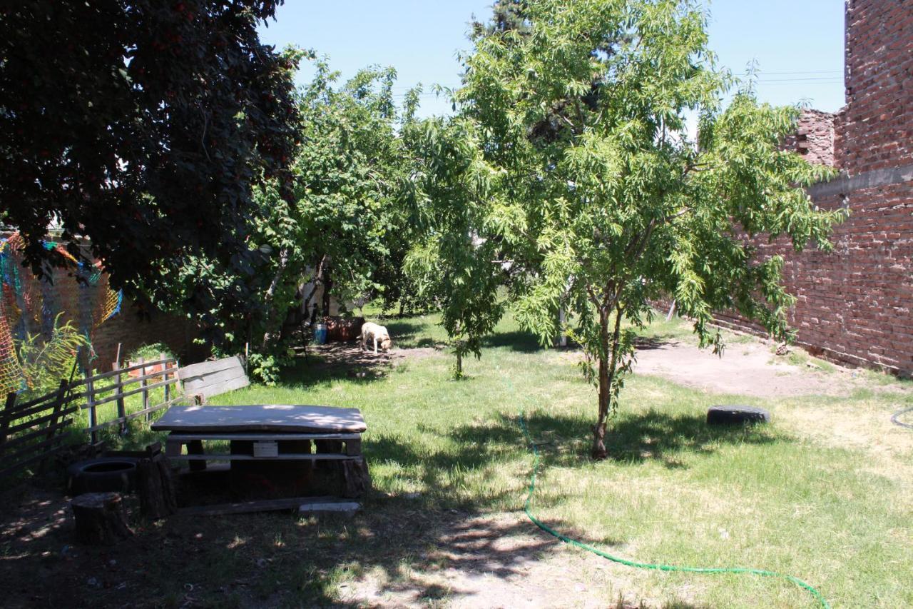 Hostel La Casa Del Patio Bb Баия-Бланка Экстерьер фото